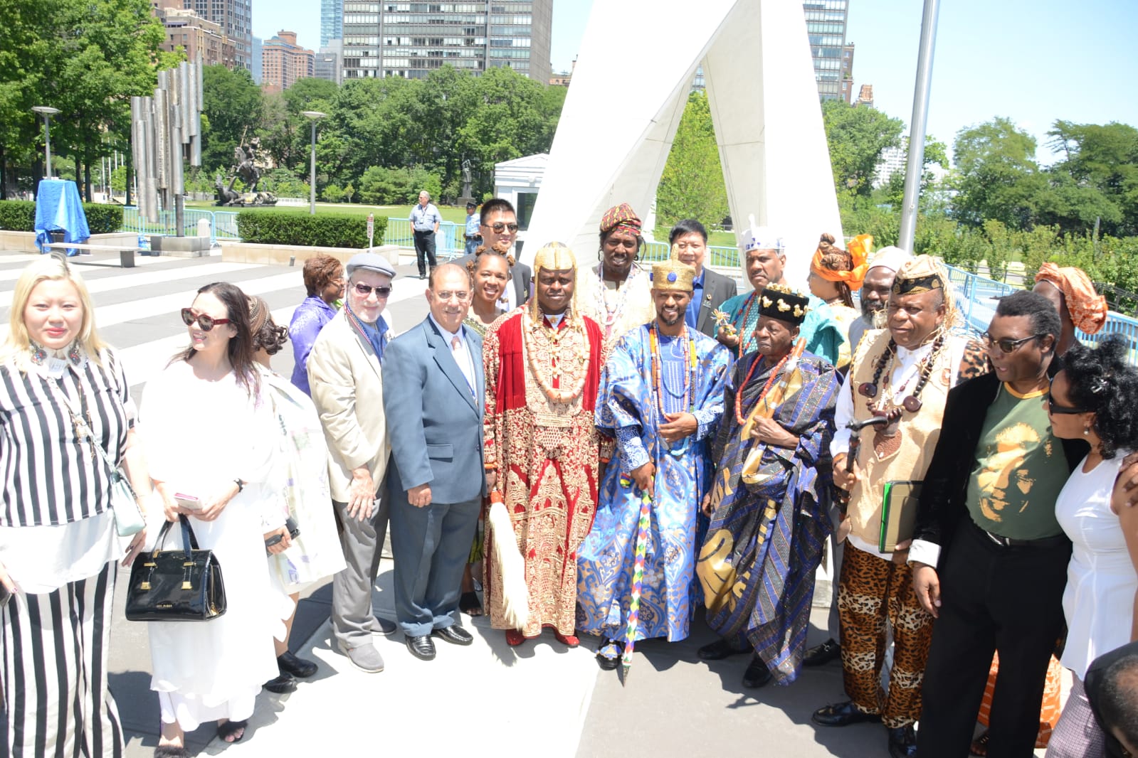 Traditional rulers from Africa in a group picture at Nelson Mandela monument in UN headquarters